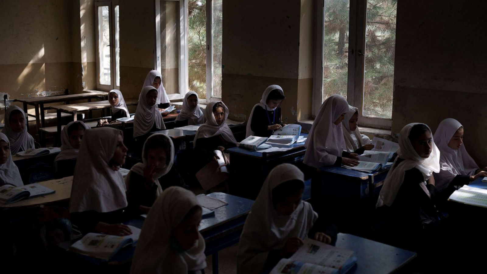 تعليم الفتيات طالبان