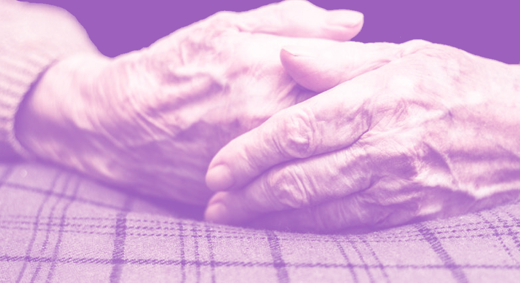 رجل يقتل والدته المسنة