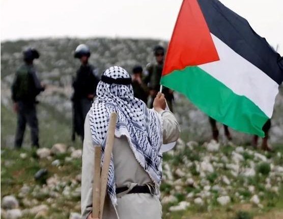 بالكوفية والعلم الفلسطيني اصوات عالمية ضد الإبادة الجماعية
