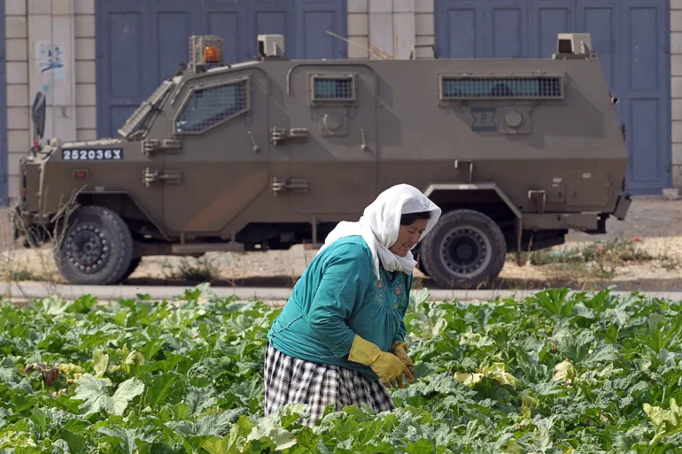 فلسطينيات يقاومن الاحتلال الصهيوني بالزراعة