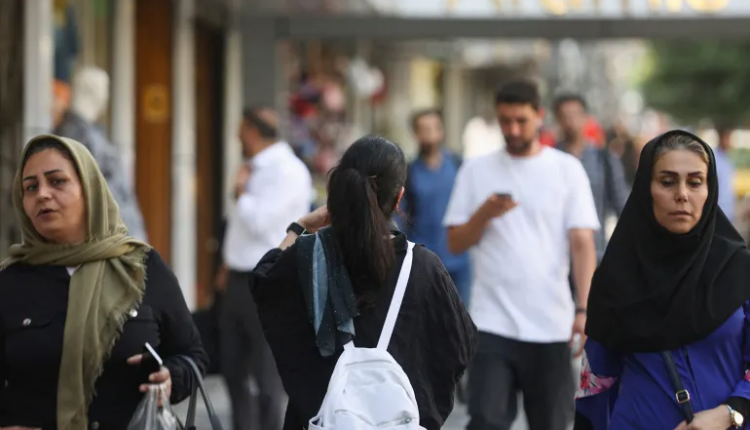 جدل في إيران حول إلزامية تطبيق قانون الحجاب