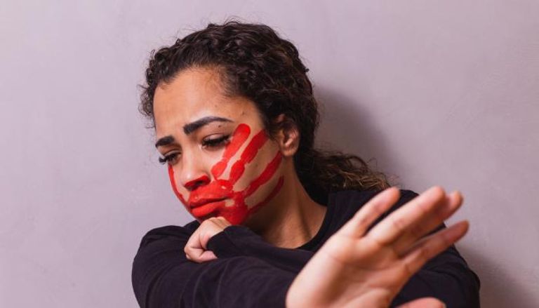 "بذريعة الشرف".. تُزهق الأرواح: 5 آلاف امرأة تُقتل سنويًا تحت صمت القوانين