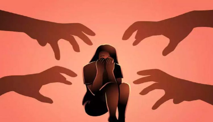 القبض على رجل بتهمة اعتداءه على امرأة داخل قطار قرب باريس