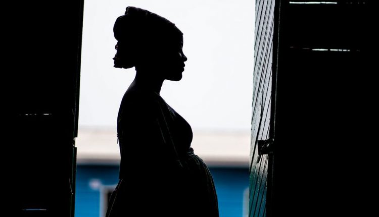 أكثر من ثُلث منظمات حقوق المرأة تُوقف خدماتها بسبب تخفيضات التمويل