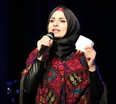 فخر فلسطين: المعلمة مها أبو منشار ضمن أفضل 50 معلمًا/ة عالميًا لعام 2026