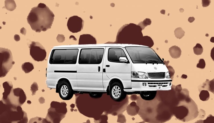 اغتصاب سيدة تحت التهديد أمام طفلها داخل ميكروباص في مصر