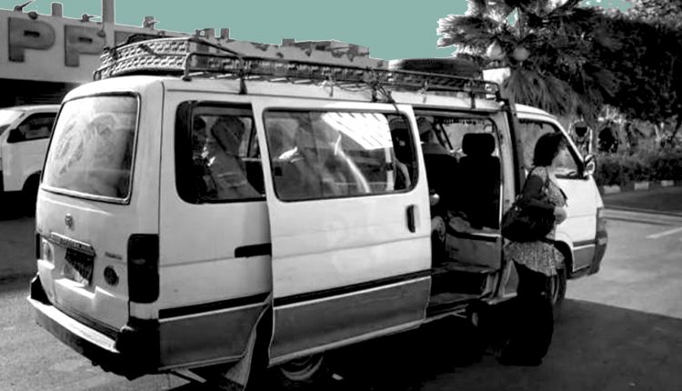 اغتصاب سيدة تحت التهديد أمام طفلها داخل ميكروباص في مصر