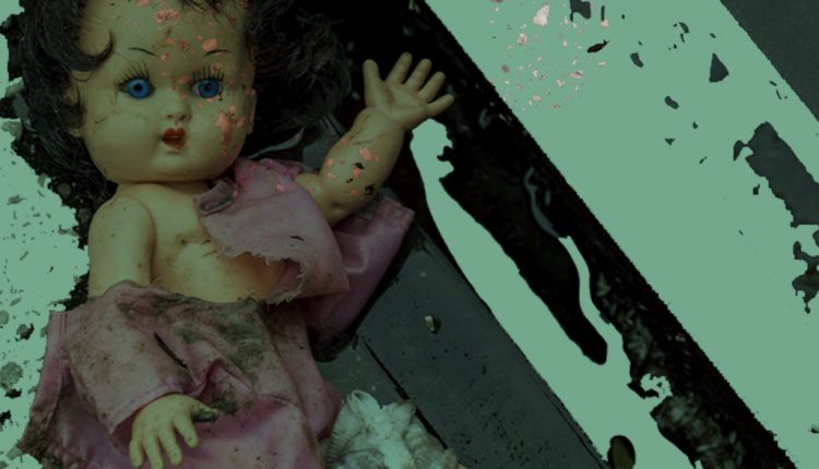 صحافي يغتف ابنته