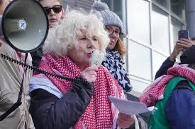 إدراج رئيسة جمعية "يورو فلسطين" على قائمة الإرهاب لفضحها جرائم الاحتلال