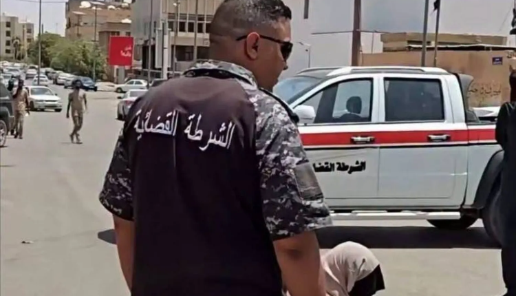 " عودة للداعشية".. جلد امرأة علنًا في شوارع ليبيا