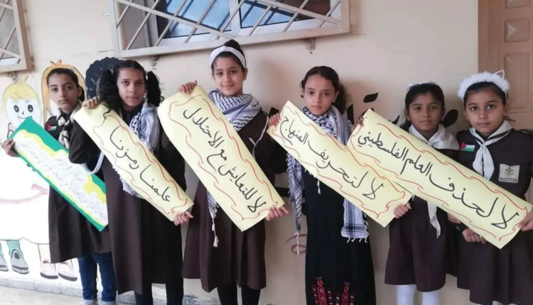 القدس: عضو كنيست إسرائيلي يقتحم مدرسة ويمزق كتابًا للتربية الإسلامية
