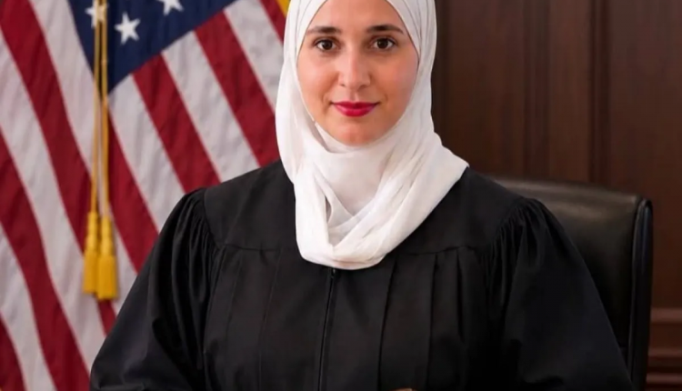 أسماء علي أول قاضية يمنية على منصة المحاكم الأميركية