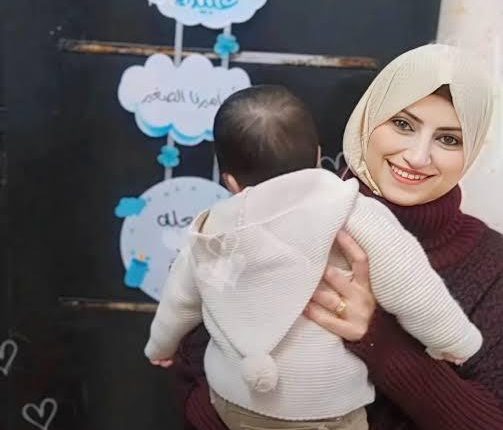بعد 3 أعوام تحت الأنقاض.. انتشال جثمان الصحافية دعاء شرف وابنها في غزة